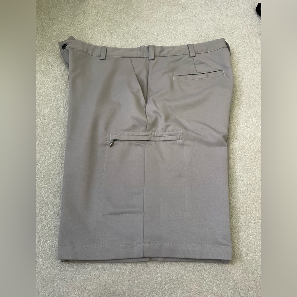 Izod XFG Mens Grey Golf Shorts, Size 36